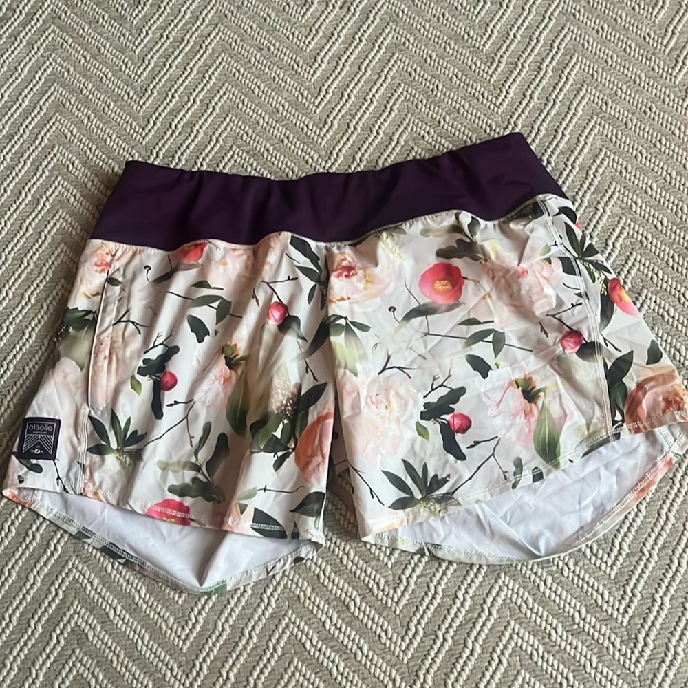 oiselle Floral White Athletic Shorts with Plum Waistband